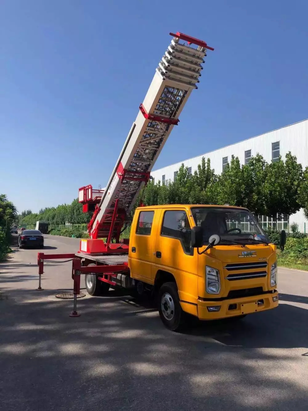 罗田附近的云梯车出租服务：轻松解决高空作业需求